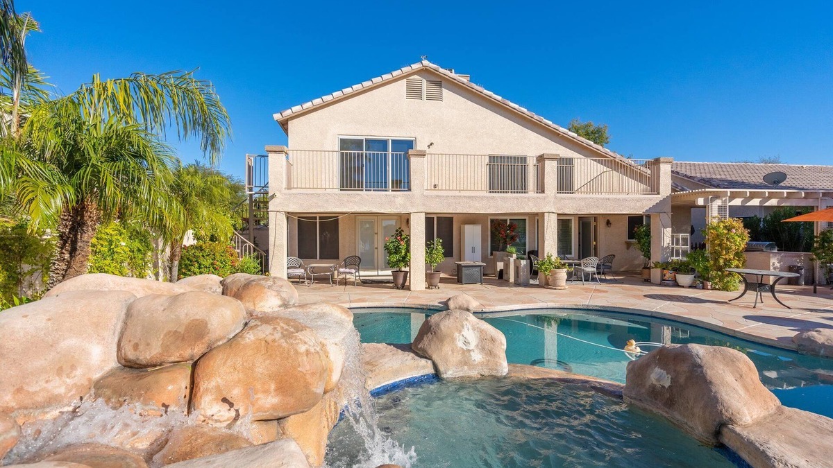 Garden Lakes Estates House | Beautiful sunset Lakehouse with with amazing views and heated pool and jacuzzi !