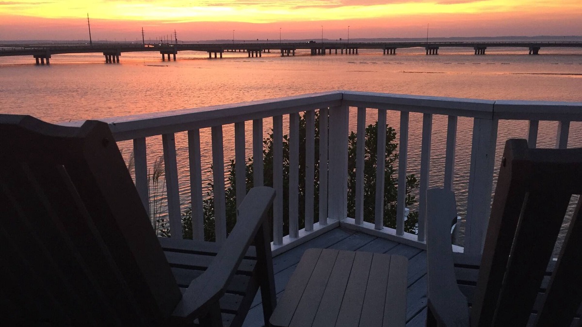 Chincoteague House | Beautiful Sunsets Over The Chincoteague Bay* Panoramic Water Views* Private Dock