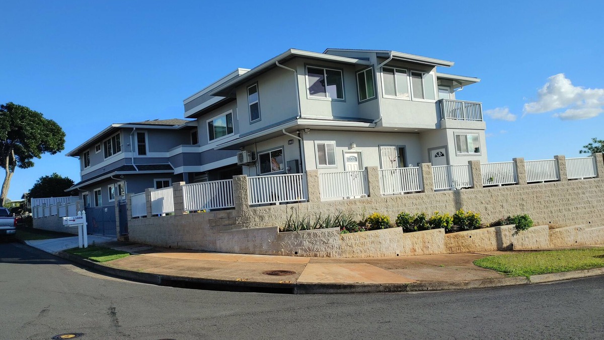 Pearl City House | Beautiful sunsets view Work and Vacation 30-day rental.