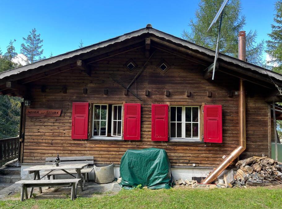 Riein Ski Chalet | Beautiful Swiss chalet with breathtaking views and a sauna