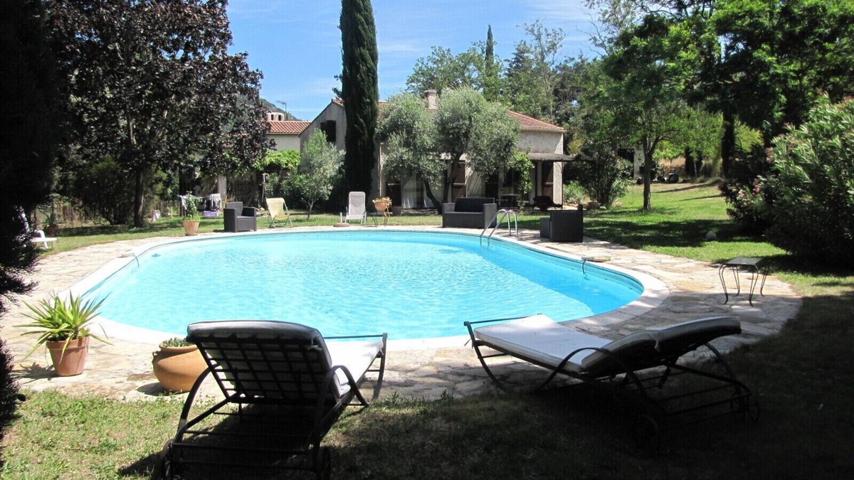 Le Beausset Cottage | Beautiful T3 gite in the heart of the vineyards 10 minutes from the beach