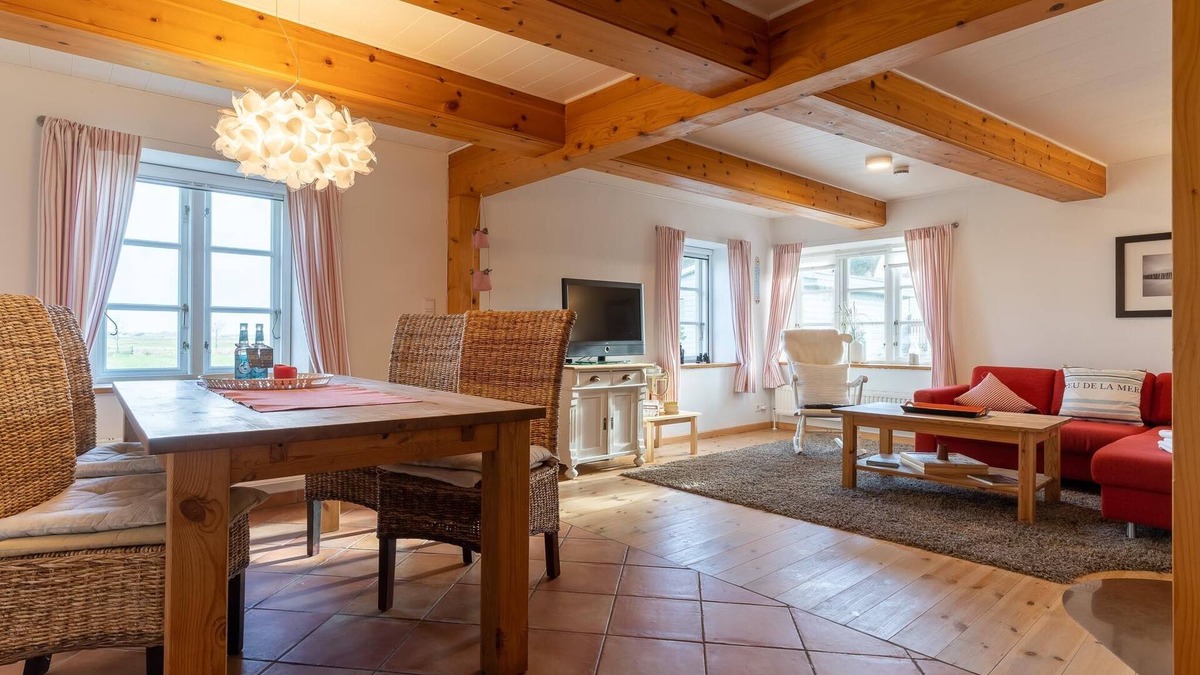 Westerhever House | Beautiful thatched cottage with spacious fenced garden for 4 pers.