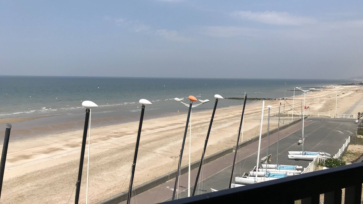 Blonville-sur-Mer Apartment | Beautiful three room apartment on the beach, superb view