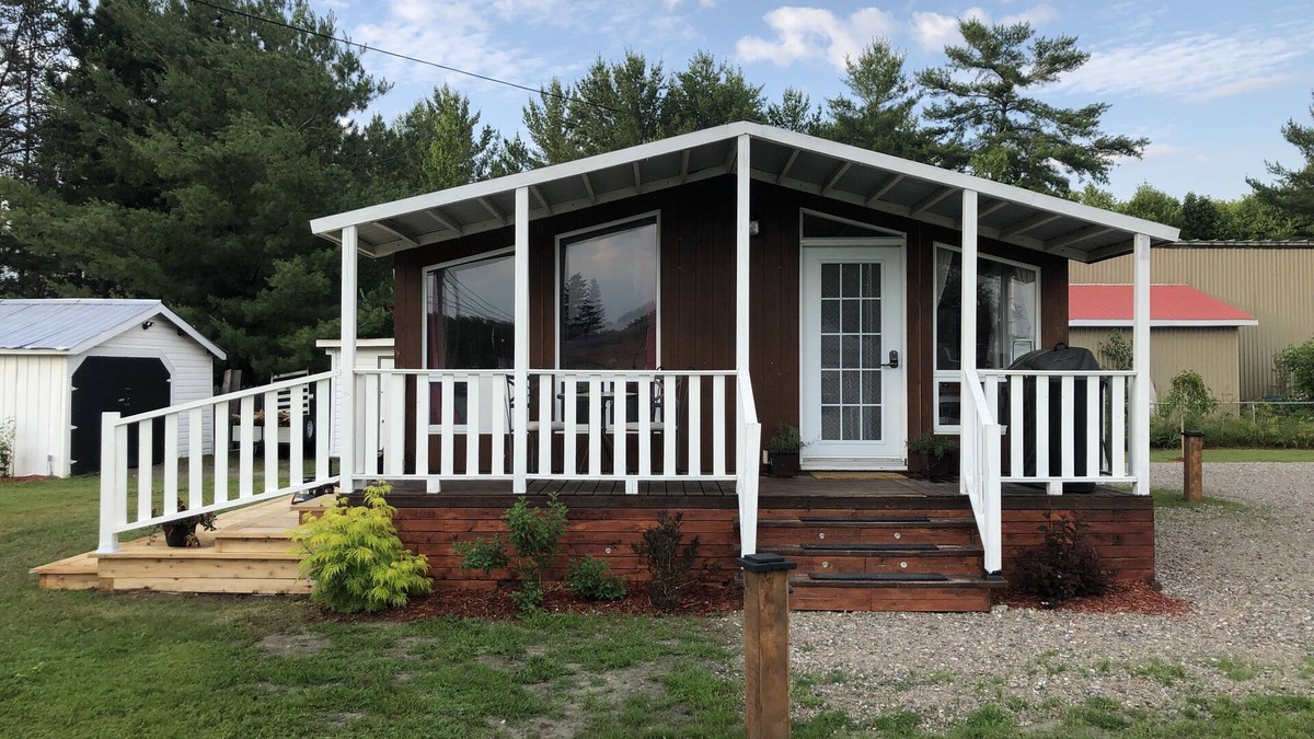 Mansfield-et-Pontefract Ski Chalet | Beautiful Tiny House with all amenities