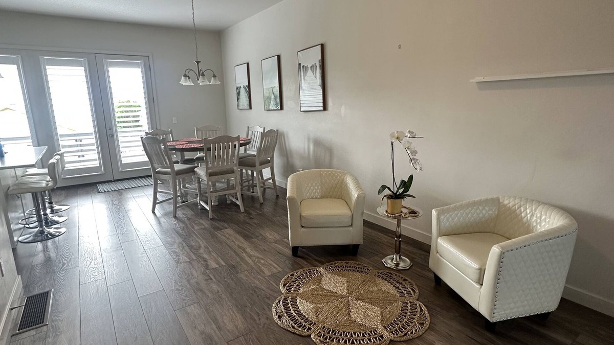 Daybreak House | Beautiful Townhouse !