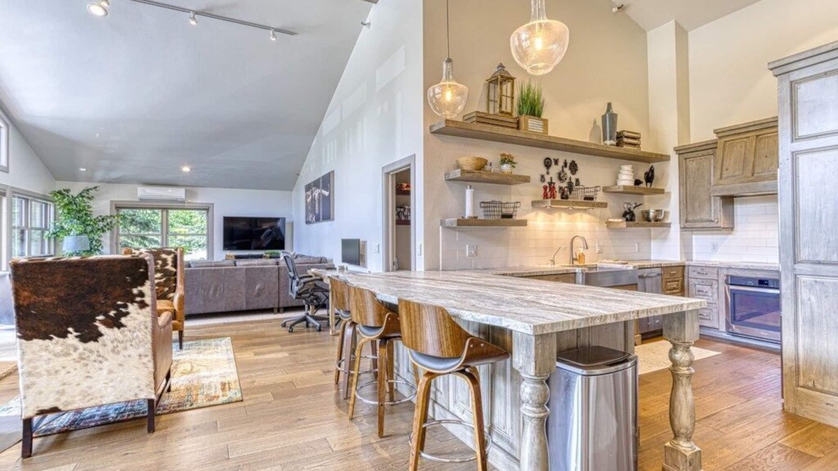 North Park City House | Beautiful Townhouse near ski slopes, biking trail, & 1 mile from the main street