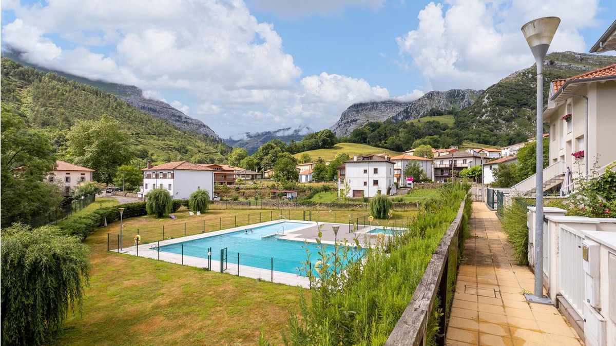 Arredondo House | Beautiful townhouse with community pool for nature lovers.