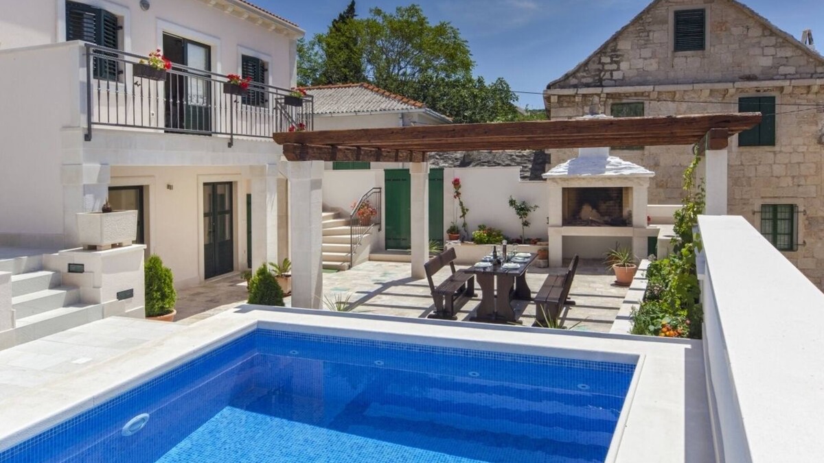 Povlja Villa | Beautiful Traditional Dalmatian Stone Villa, Private Pool & Sea View, just 200 meters to the Beach!
