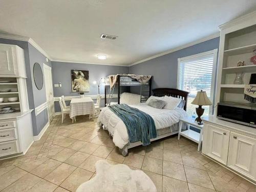 Katy House | Beautiful traditional home*Modern updates*Guest suite B