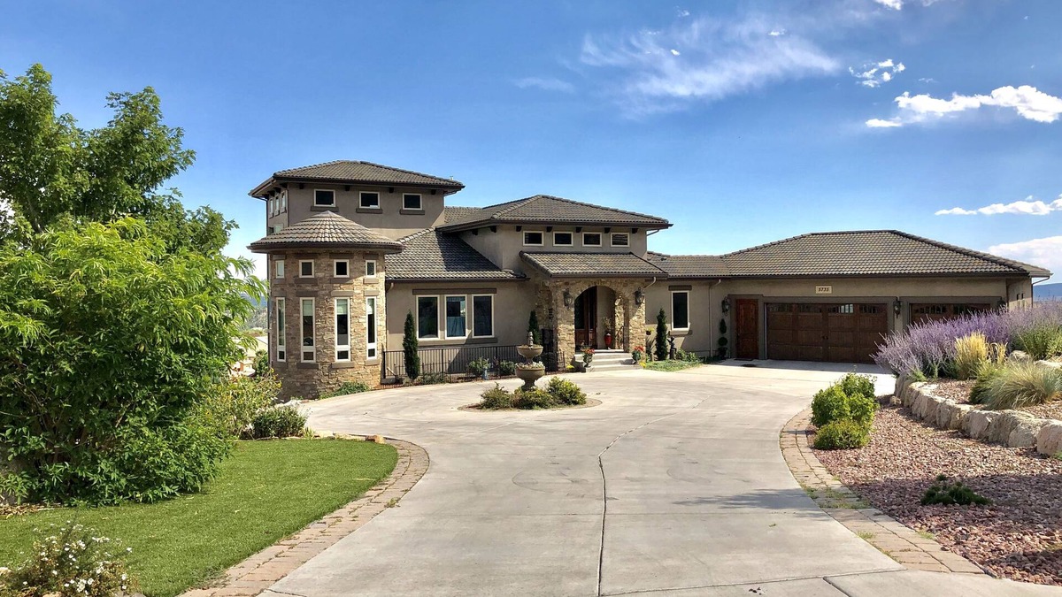 Mountain Shadows House | Beautiful Tuscan Home Overlooking Colorado Springs