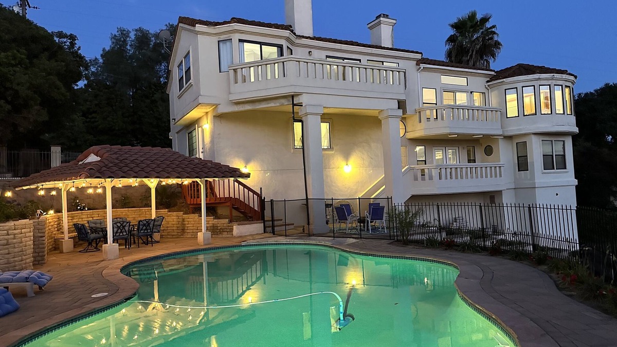 East Canyon House | Beautiful Tuscany Villa with pool & a view!