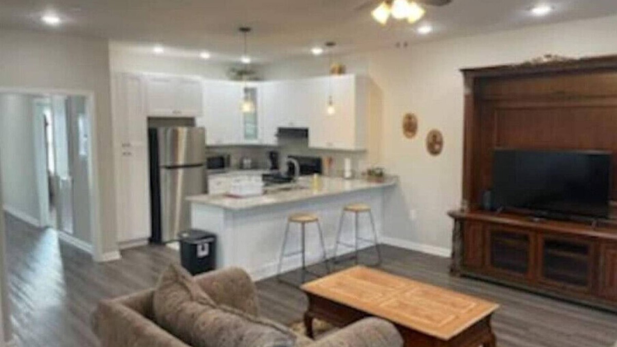 Mount Pleasant House | Beautiful two bedroom two bathroom townhouse