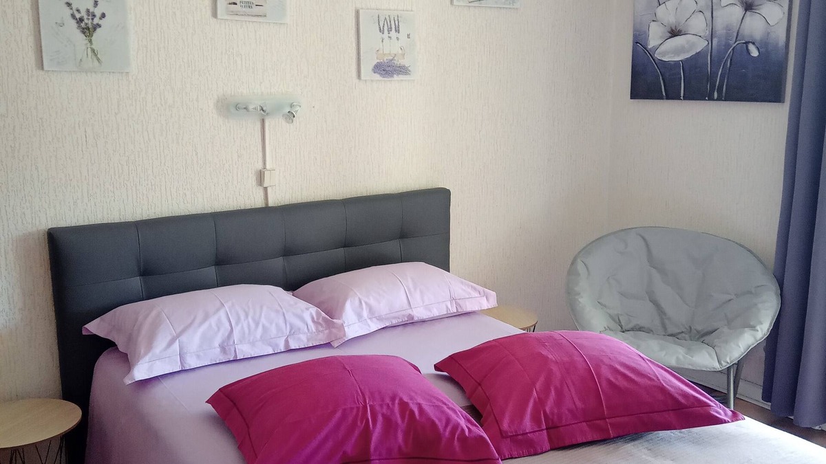 Greoux-les-Bains Apartment | BEAUTIFUL TWO-STAR STUDIO FOR RENT