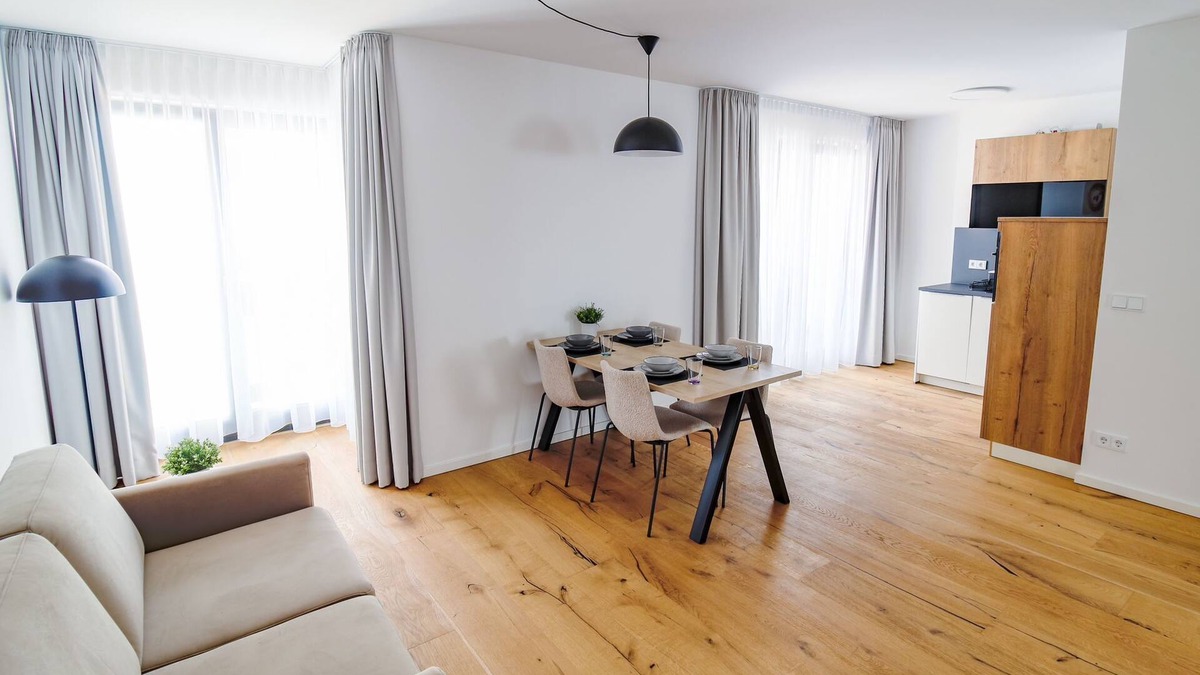 Friedrichshain Apartment | Beautiful two-room apartment on the 4th floor with lots of space