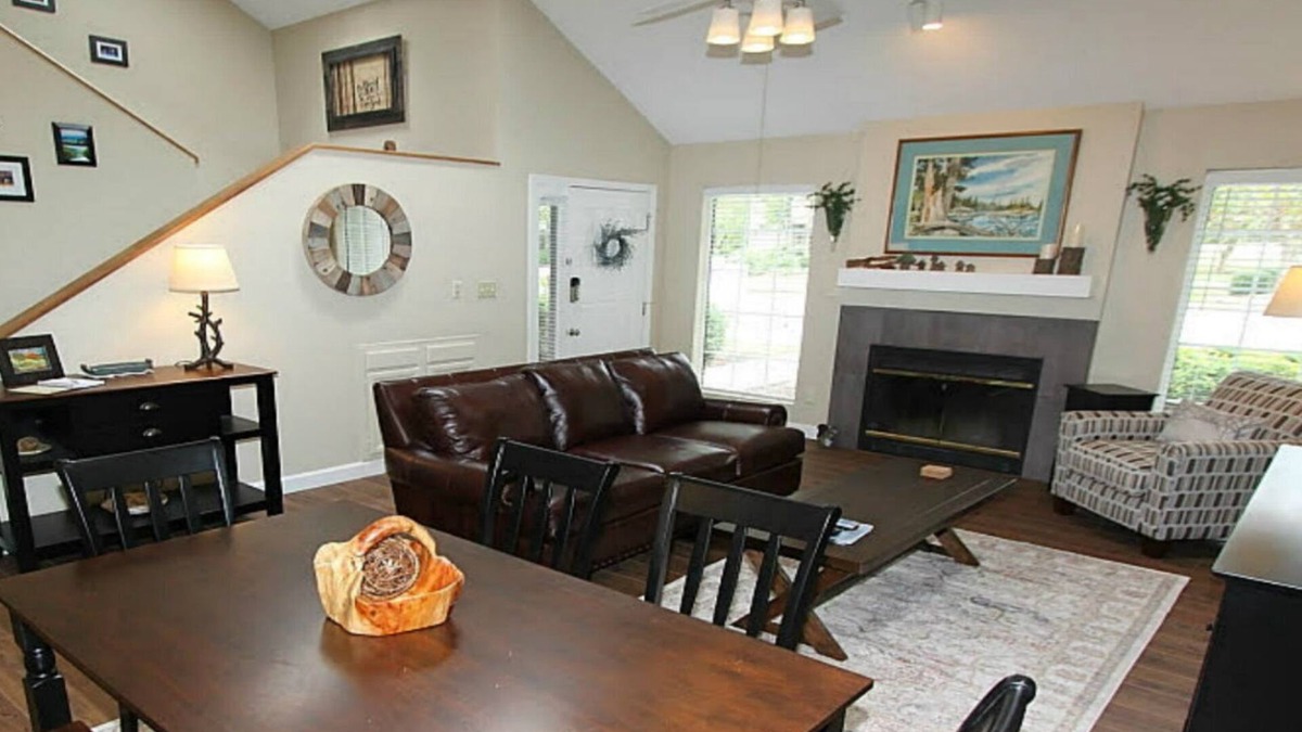 Tellico Village House | BEAUTIFUL TWO STORY TOWNHOME in TELLICO VILLAGE GOLF RESORT & FITNESS COMMUNITY