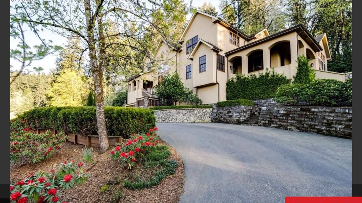 Fairmont House | Beautiful university area home