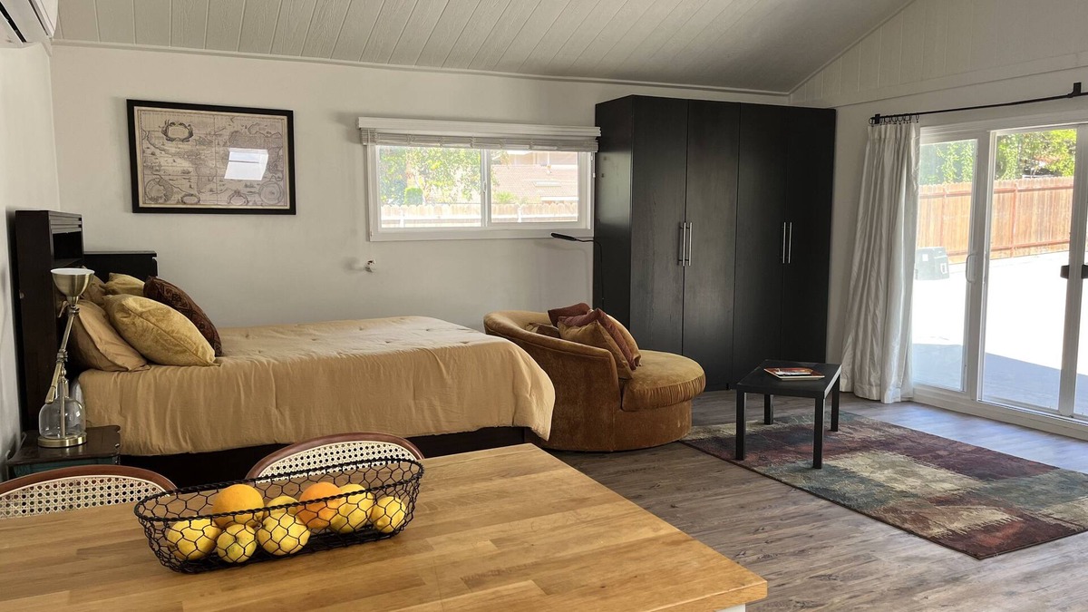 La Habra Heights Apartment | Beautiful Updated Quiet Guesthouse in the Hills