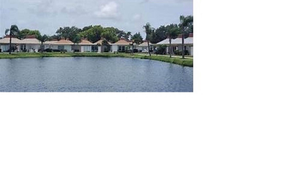 Holiday Condo | Beautiful updated Condo on the Lake