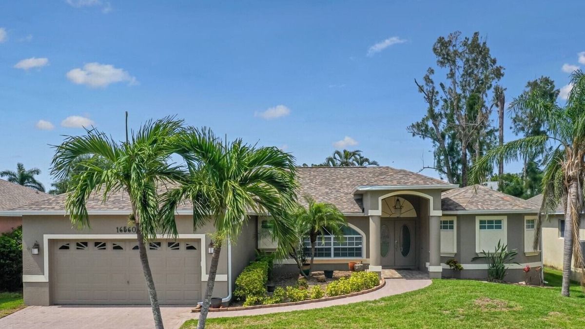 Biggar House | Beautiful updated home with new saltwater pool/lanai, and close to the beaches!