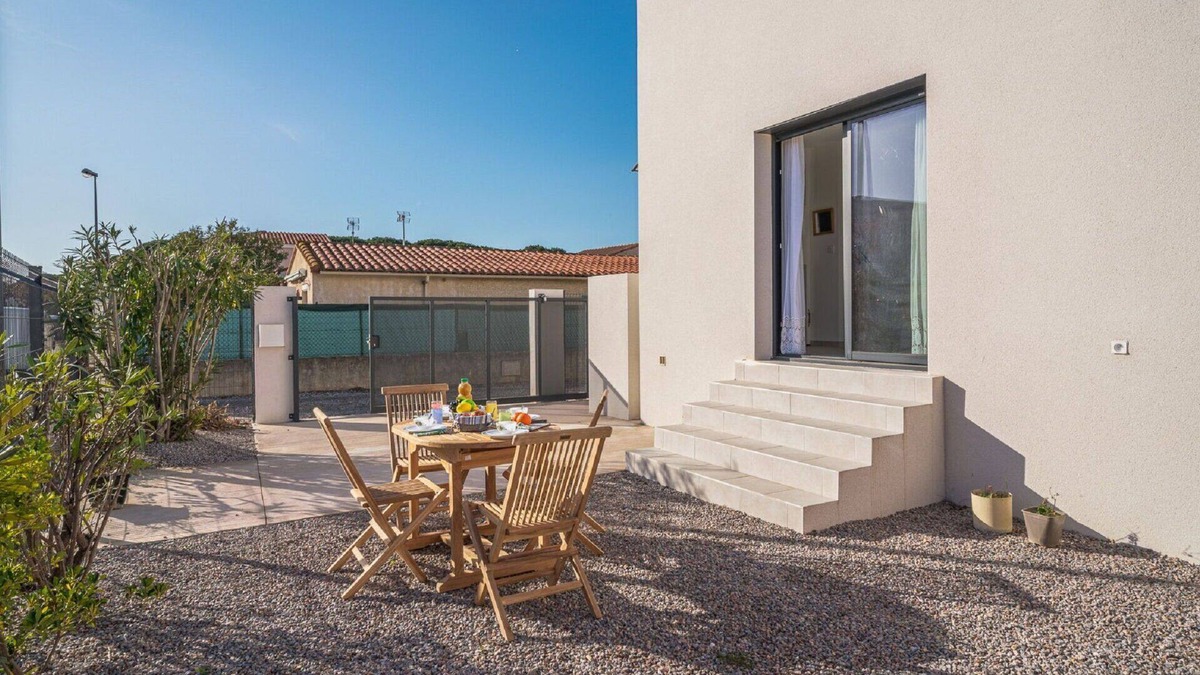 Sainte-Marie-Plage House | Beautiful villa for 4 guests with A/C, TV, terrace and pets allowed