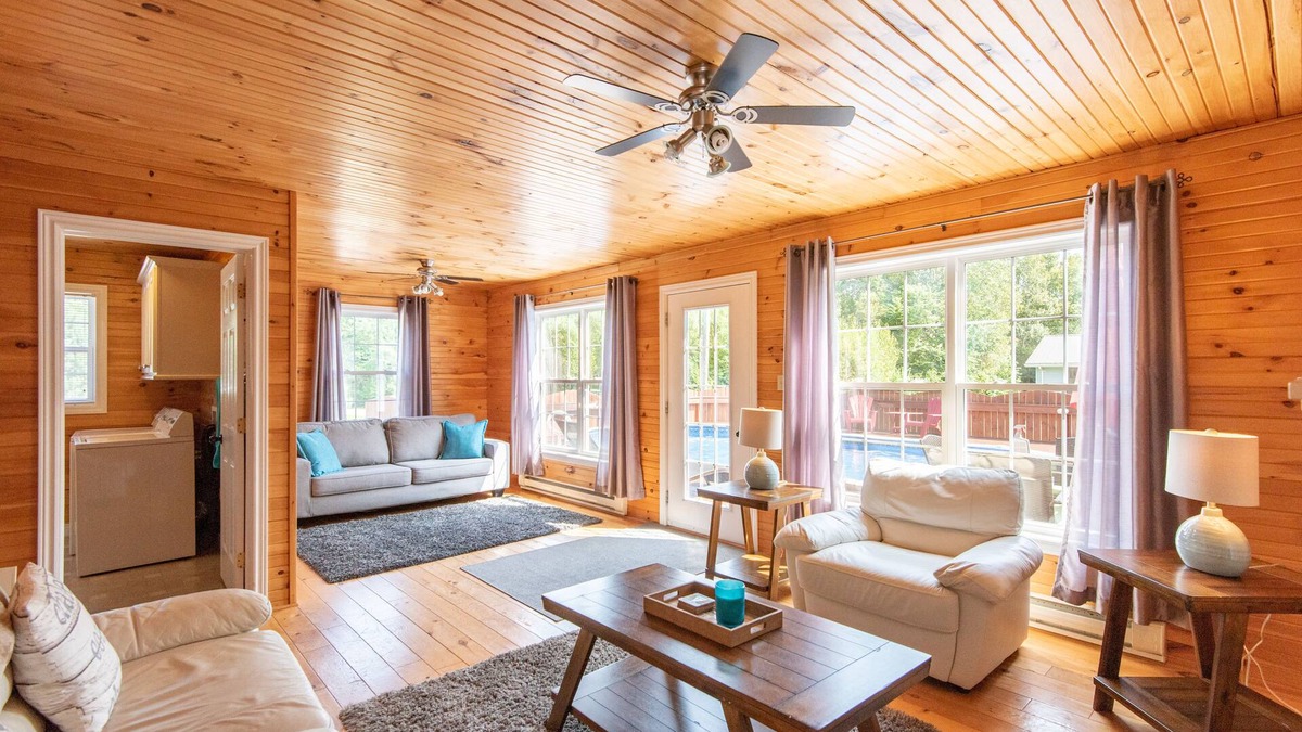 Grand Tracadie House | Beautiful Vacation Home Near Brackley Beach With 37 Foot Swimming Pool.