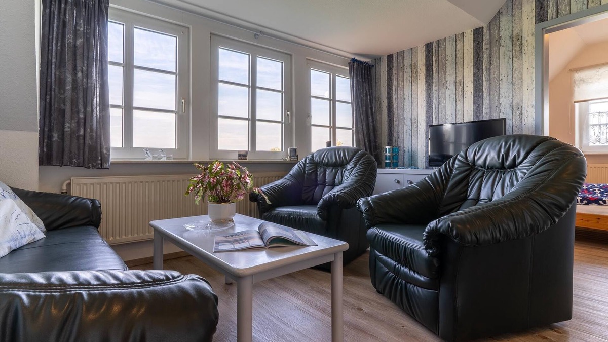 Toenning Apartment | Beautiful vacation apartment on a horse farm on the edge of the harbor town of Tönning