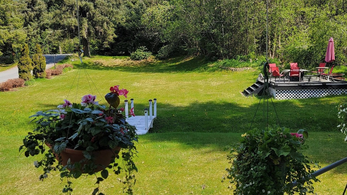 Back Loop House | Beautiful valley retreat only 2.6 miles from the glacier and close to airport!