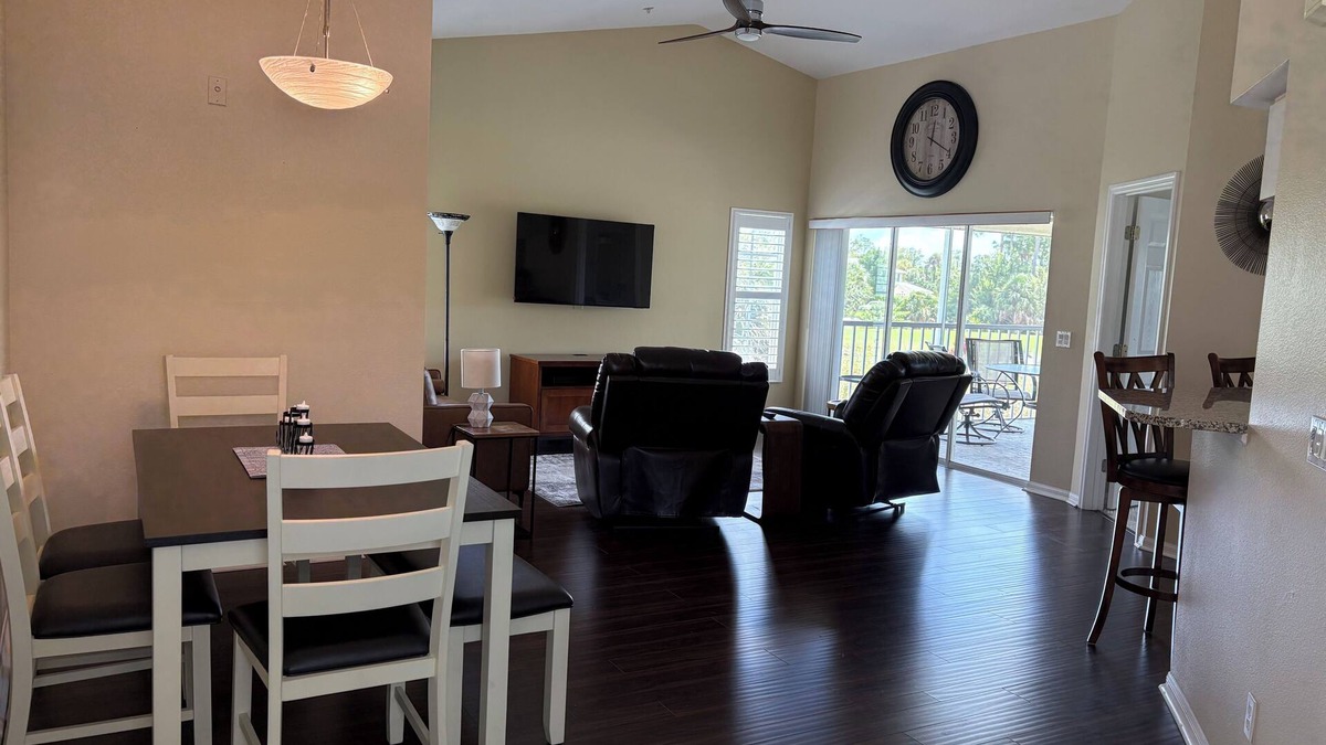 Plantation Condo | Beautiful Venice 3B/2B Condo on Golf Course