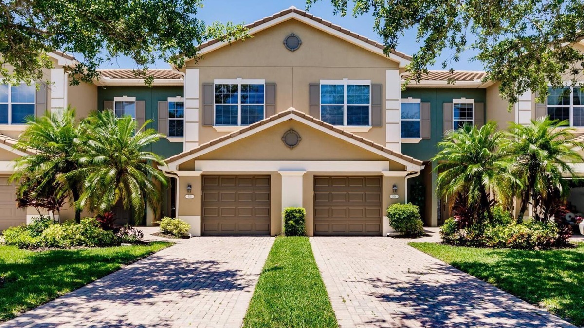 Fort Myers House | Beautiful Verandah Fort Meyers Florida We cannot accommodate short term notice.