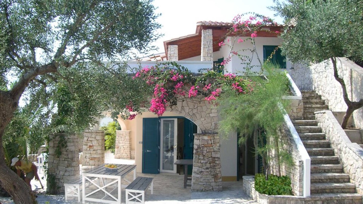 Marina di Novaglie Villa | Beautiful villa with swimming pool and large terraces, for 6 to 8 people