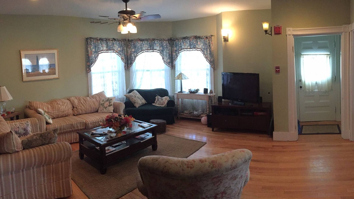 York Beach House | Beautiful Victorian Across From Short Sands Beach