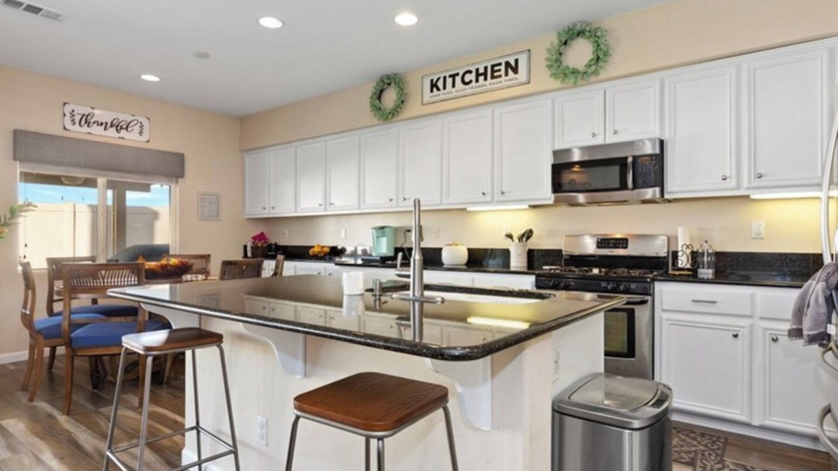 Victorville House | Beautiful Victorville Home