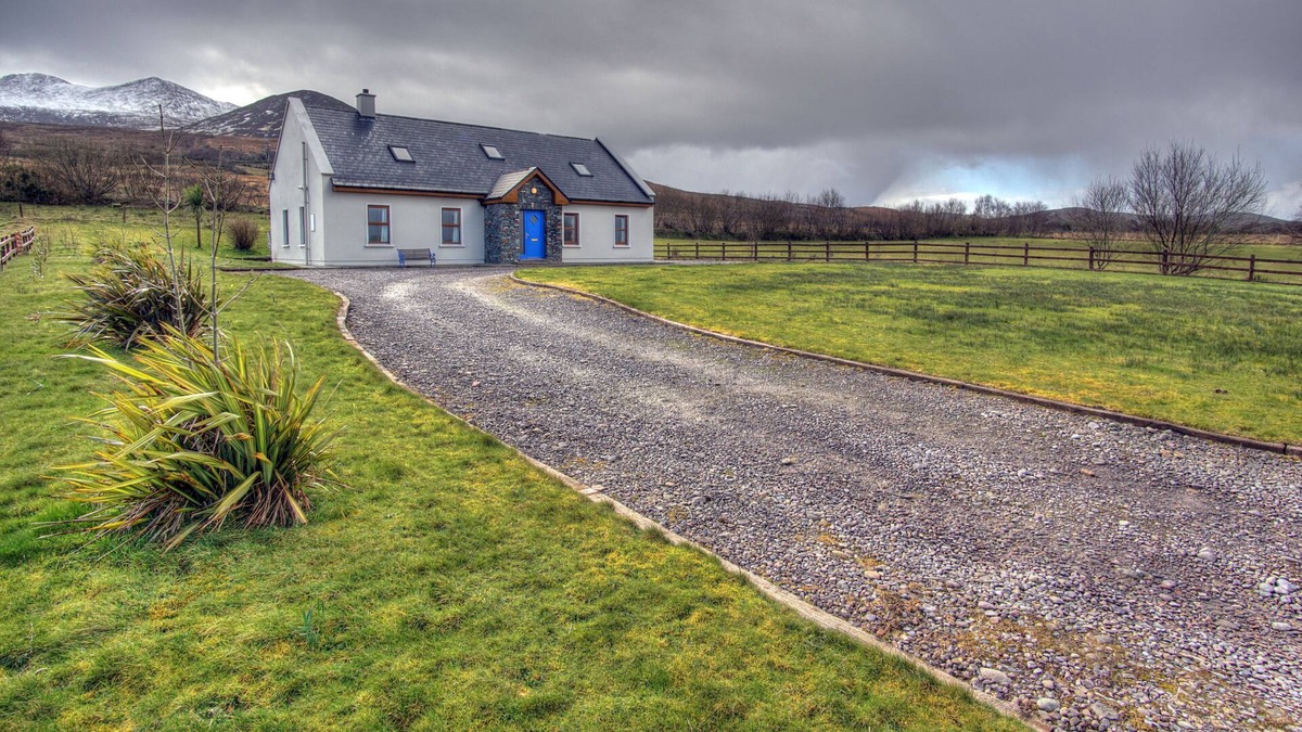 Maum House | Beautiful View of the Mcgillycuddy Reeks