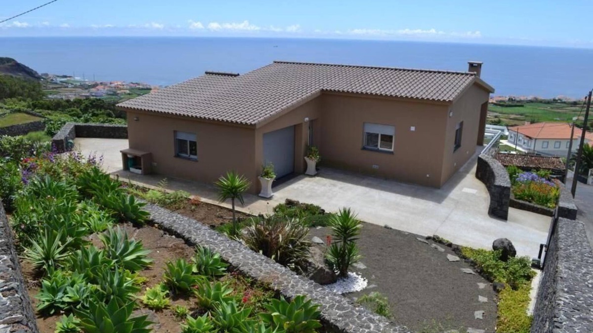 Porto Judeu House | Beautiful Views Corner