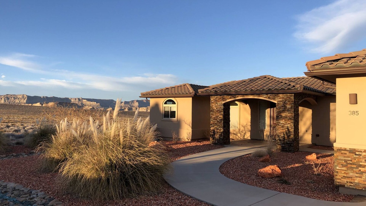 Greenehaven House | Beautiful views! Custom Home, Hot Tub, Lake Powell, Antelope Cyn WiFi, EV Charge