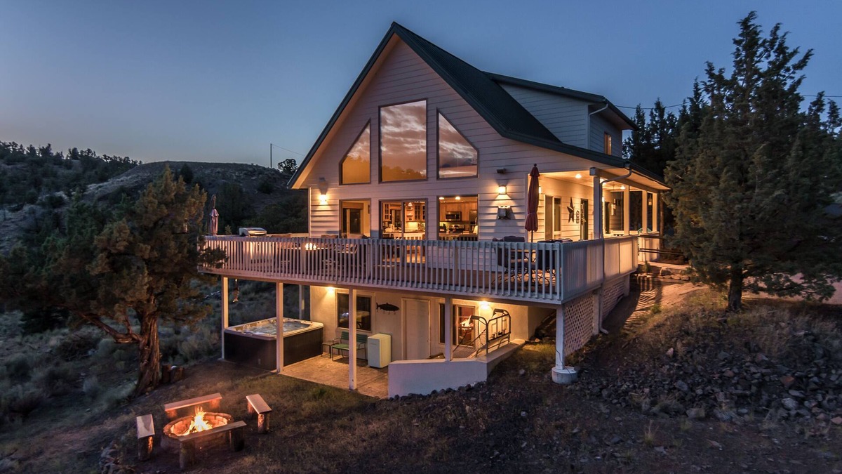 Prineville Ski Chalet | Beautiful Views Of Prineville Reservoir