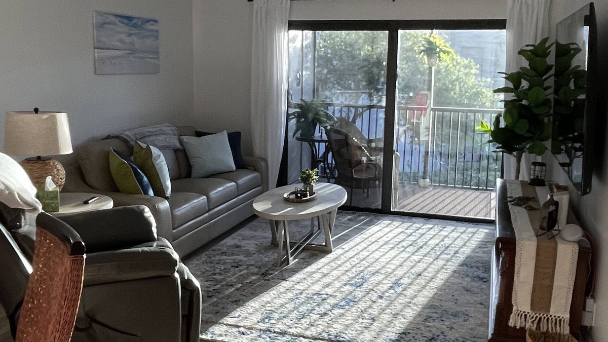 Deerfield Beach Apartment | Beautiful Views-recently fully renovated, upper apartment, brand new furniture.