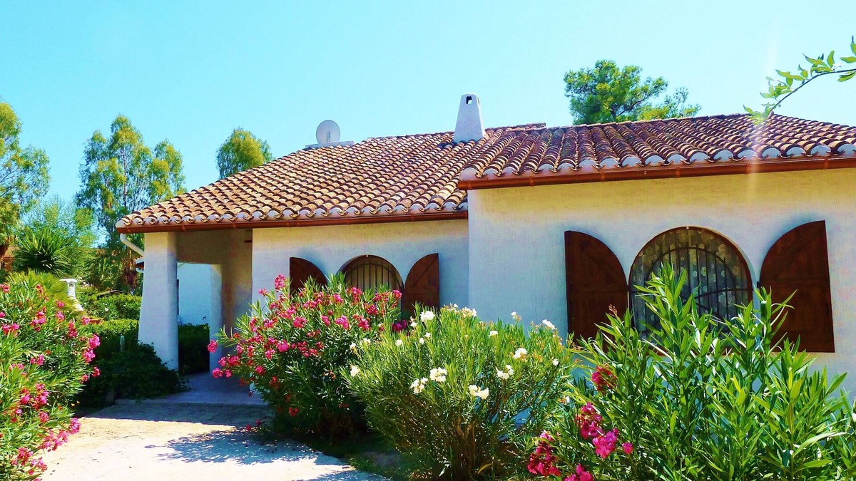 Capitana Villa | BEAUTIFUL VILLA - LARGE GARDEN-POOL-100m FROM THE SEA-VICINITY TO ALL BEACHES