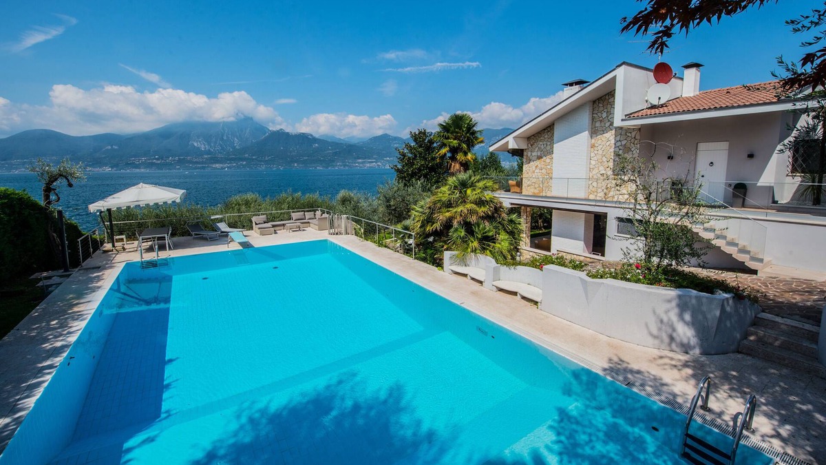 Frader Villa | Beautiful villa with stunning lake view