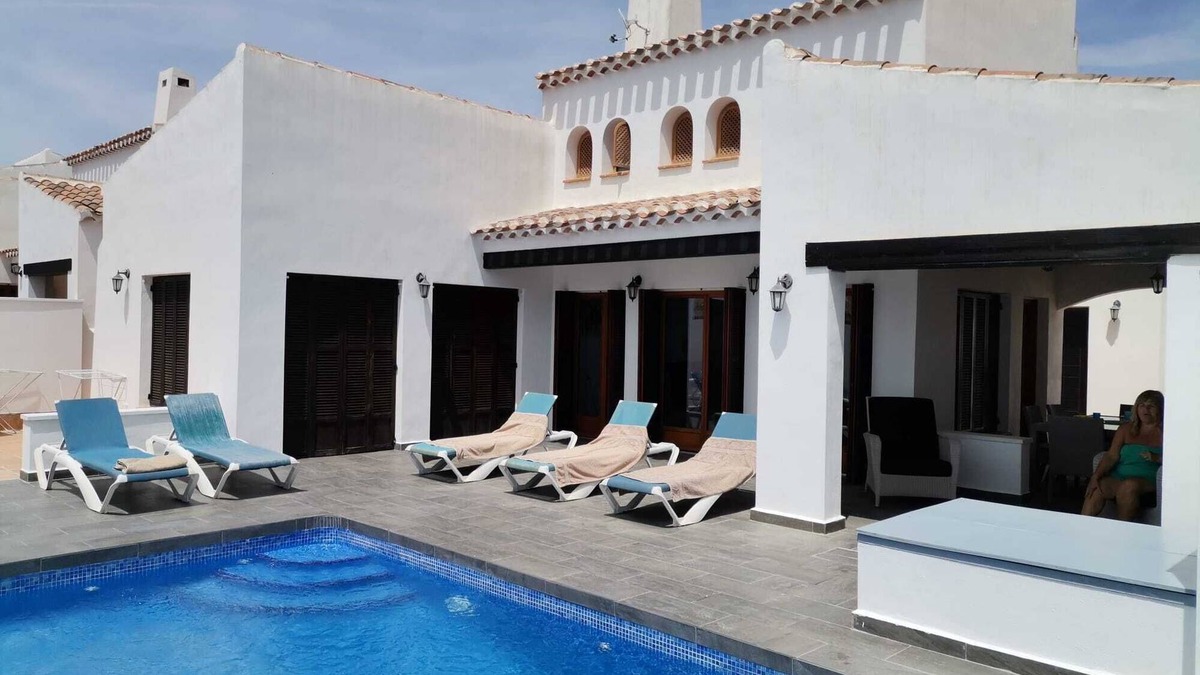 Caserio Los Tarquinos Villa | Beautiful Villa Blenda with Private Pool,wifi and Full Sky Package!