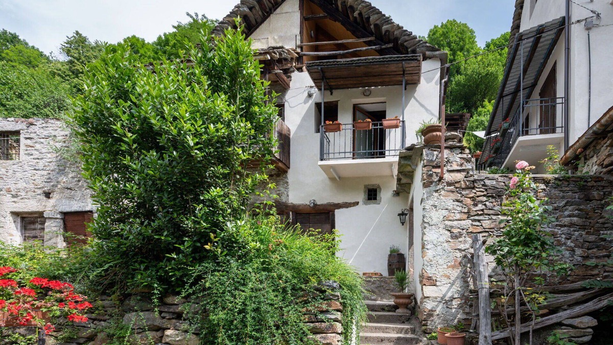 Bognanco House | Beautiful villa for 2 guests with TV, terrace and pets allowed