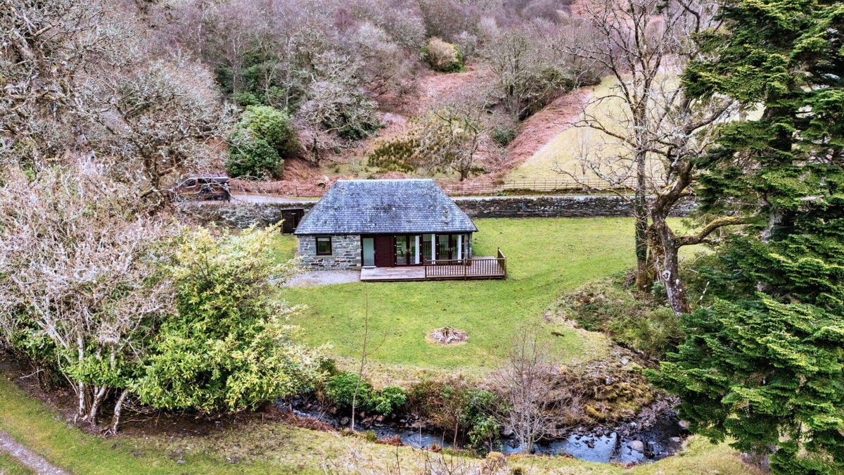 Lochgilphead House | Beautiful villa for 2 guests with WIFI, terrace and pets allowed