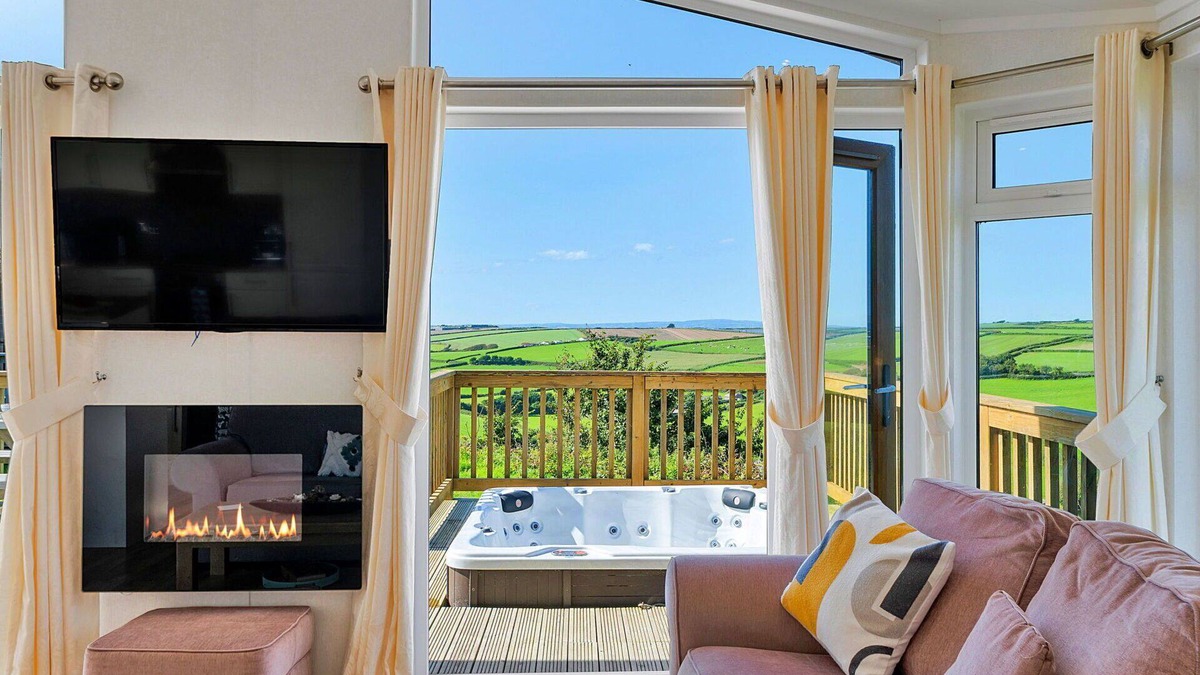 Saint John House | Beautiful villa for 6 people with WIFI, hot tub, pool, terrace and pets allowed