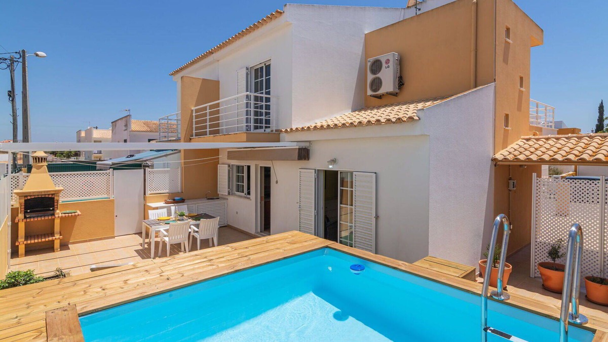 Pera House | Beautiful villa for 6 guests with A/C, WIFI, private pool, TV and balcony