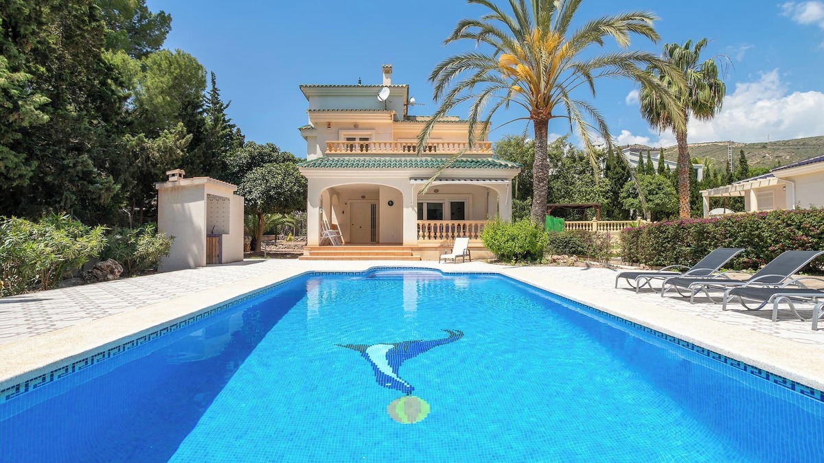 Coveta Fuma Villa | Beautiful Villa Fortuna for 8 with Private Pool, Terrace & Wi-Fi