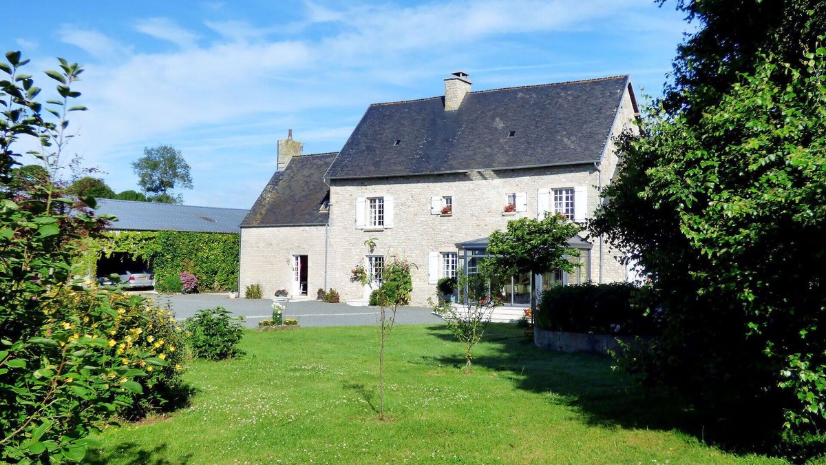 Biniville House | Beautiful villa for 7 people with WIFI, TV, terrace and pets allowed