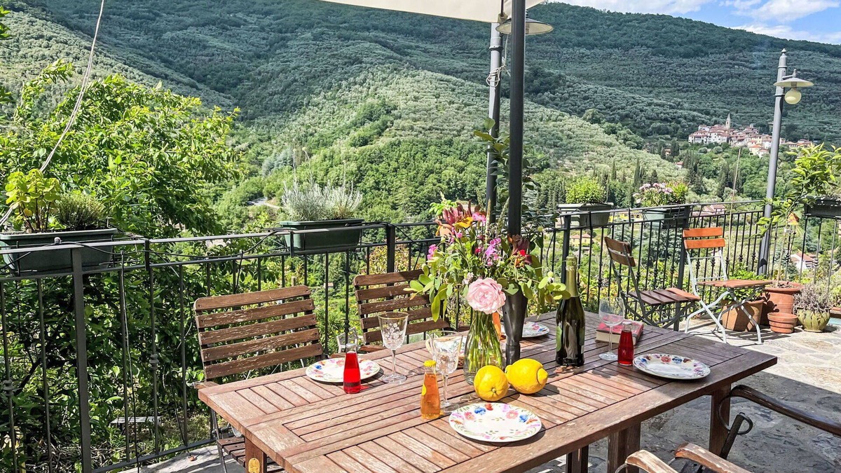 Borgomaro House | Beautiful villa for 6 people with terrace
