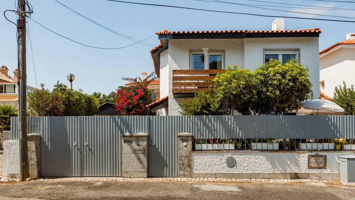 Cascais Villa | Beautiful Villa & Garden In Centrum Of S. Pedro Estoril