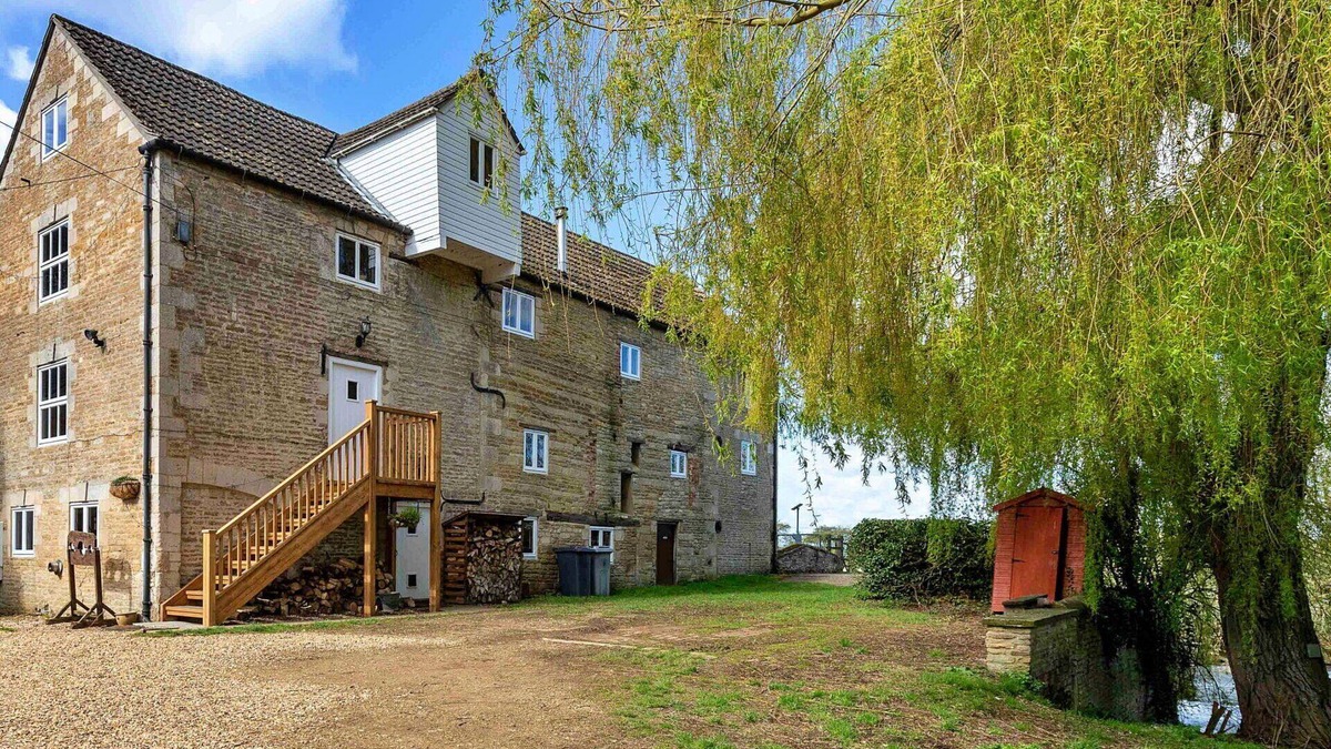 Thurlby House | Beautiful villa for 8 people with WIFI, terrace, pets allowed and parking