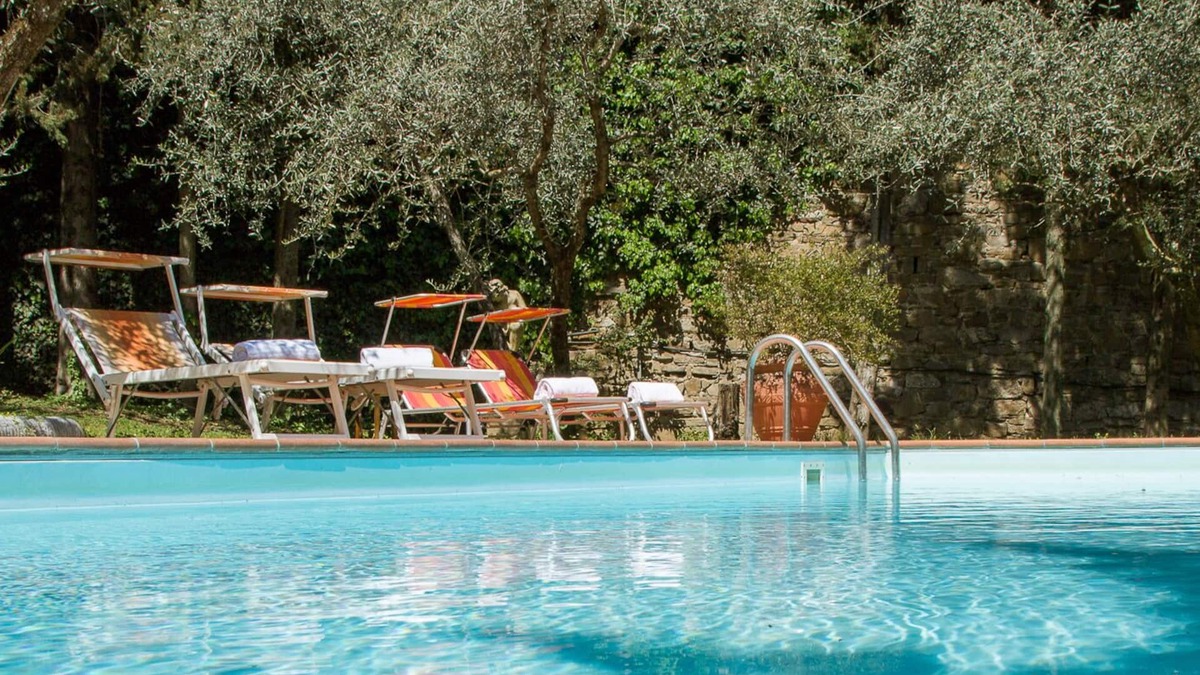 Oltrarno Villa | Beautiful Villa, in Florence, shared pool, 12 guests, wifi, parking